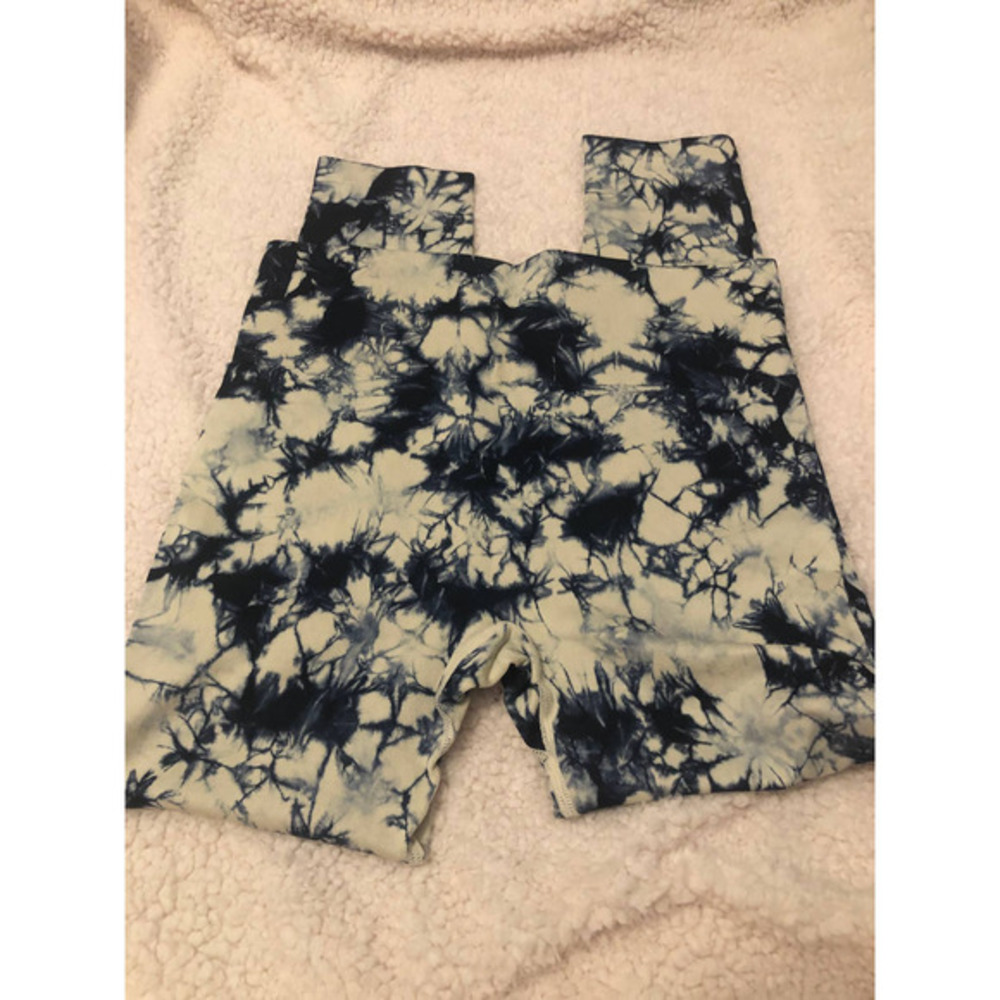 NEW BLUE AND WHITE TIE DYE LEGGINGS SZ L - Picture 4 of 5